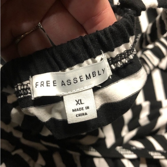 Free Assembly Criss-Cross Back Striped Tank Top - Picture 3 of 3